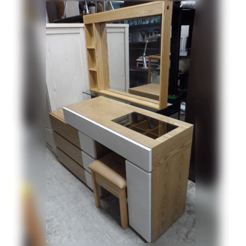 서랍식 화장대+의자포함