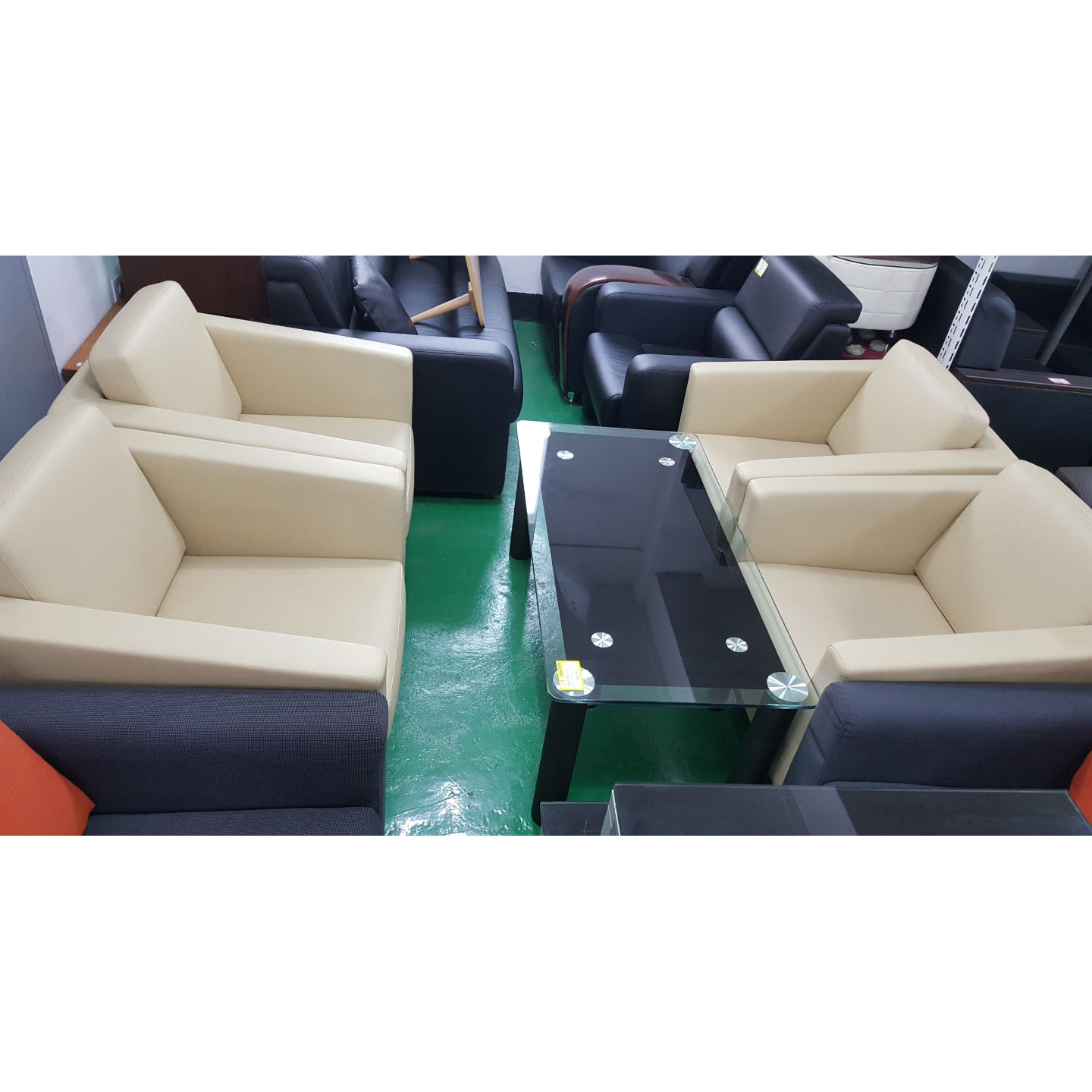 쇼파세트 4인(강화유리탁자포함)