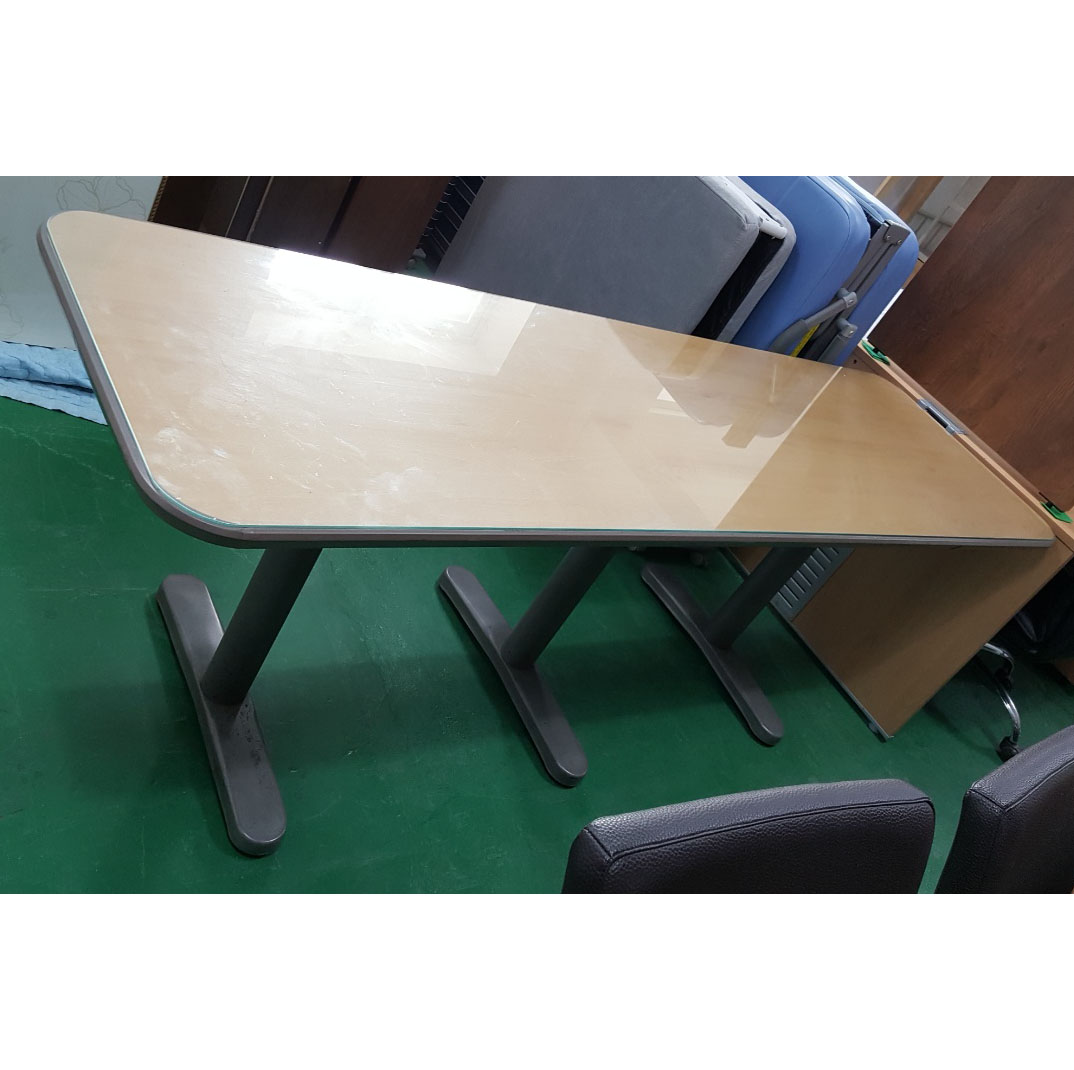 회의용 테이블 유리포함