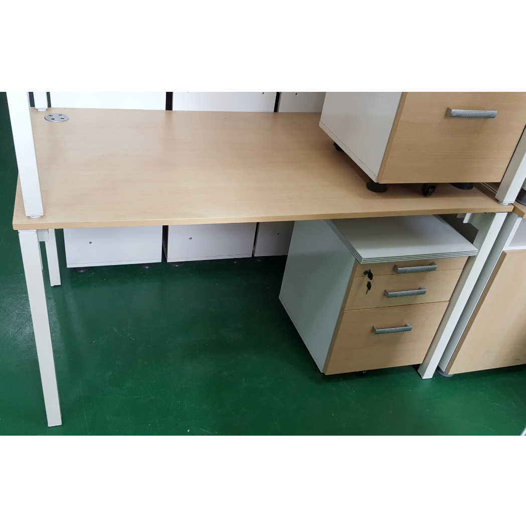 4다리 책상  신품수준 65EA