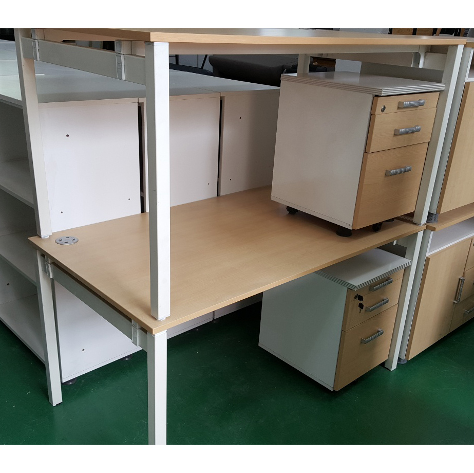 4다리 책상  신품수준 65EA