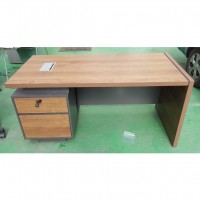 중역 책상 서랍 포함