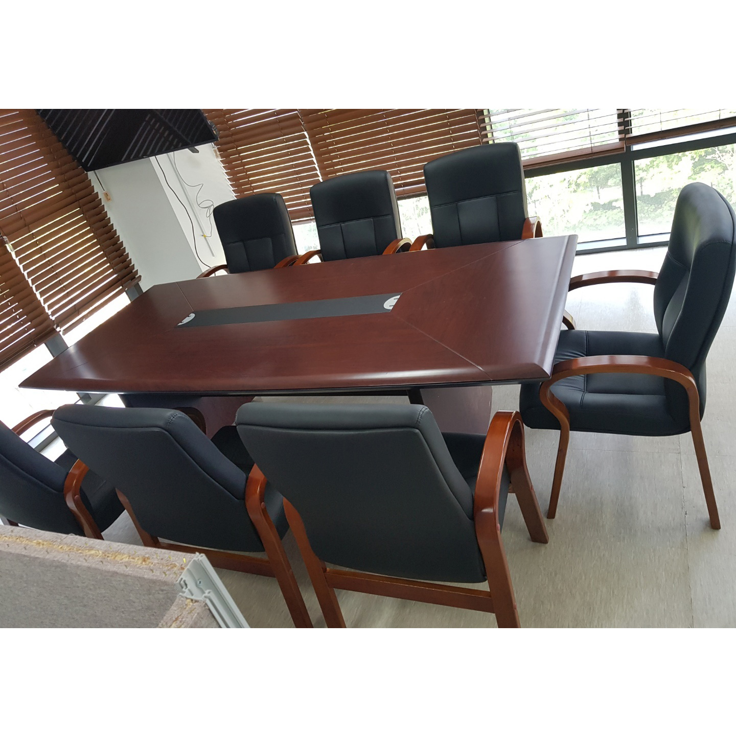중역 회의용 테이블