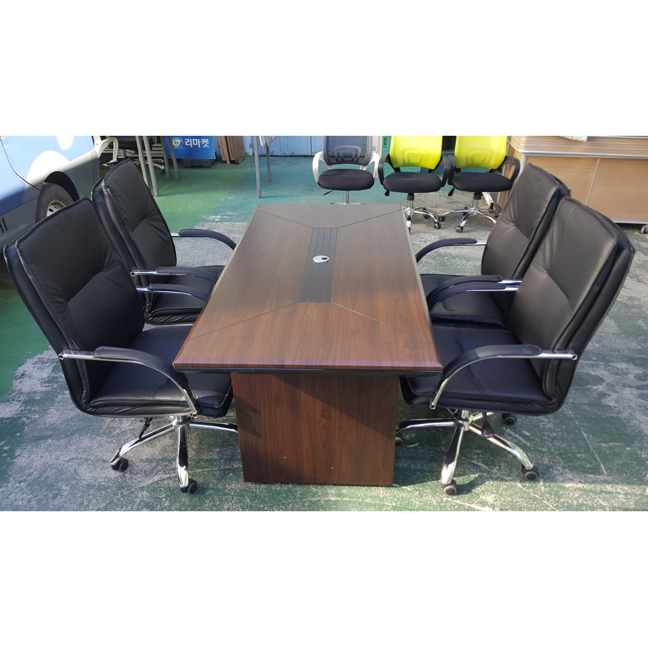 중역 회의용 테이블