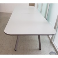 연결 회의용 테이블