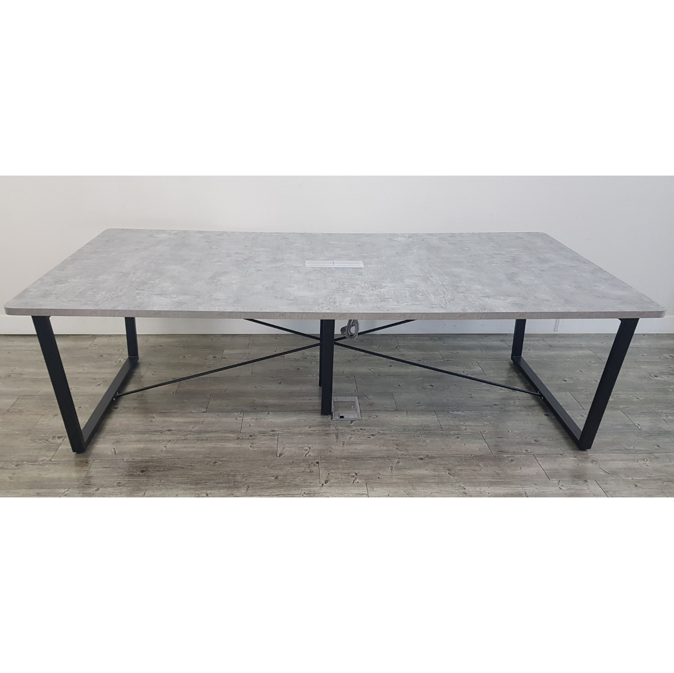 회의용 테이블 멀티탭