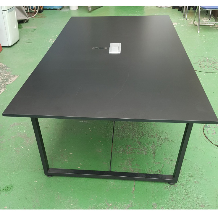 회의용 테이블 .멀티탭