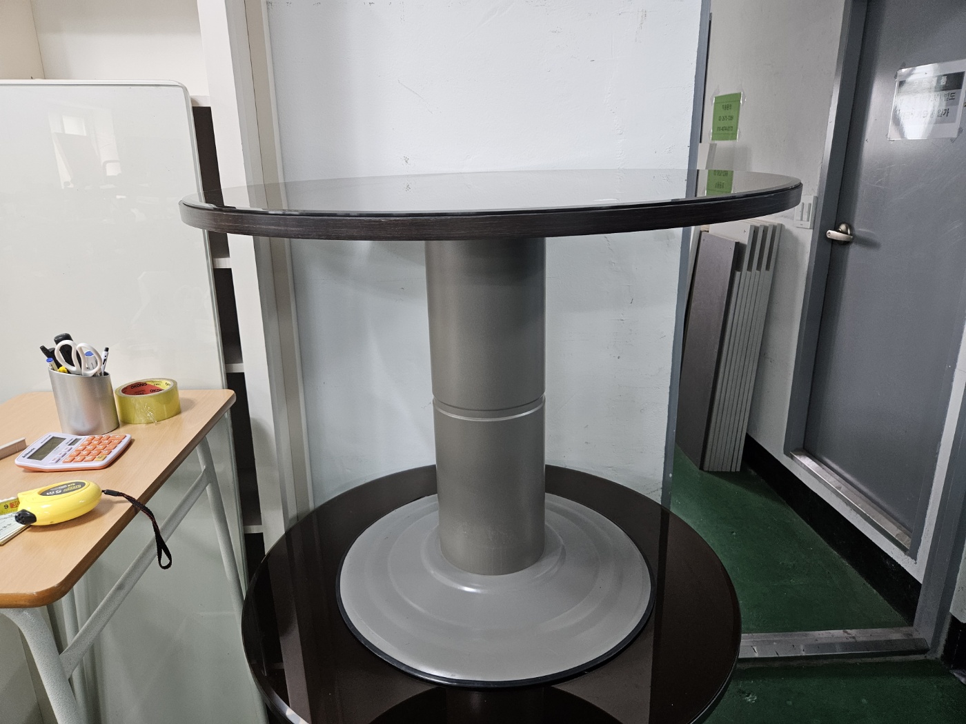 중역 원 테이블