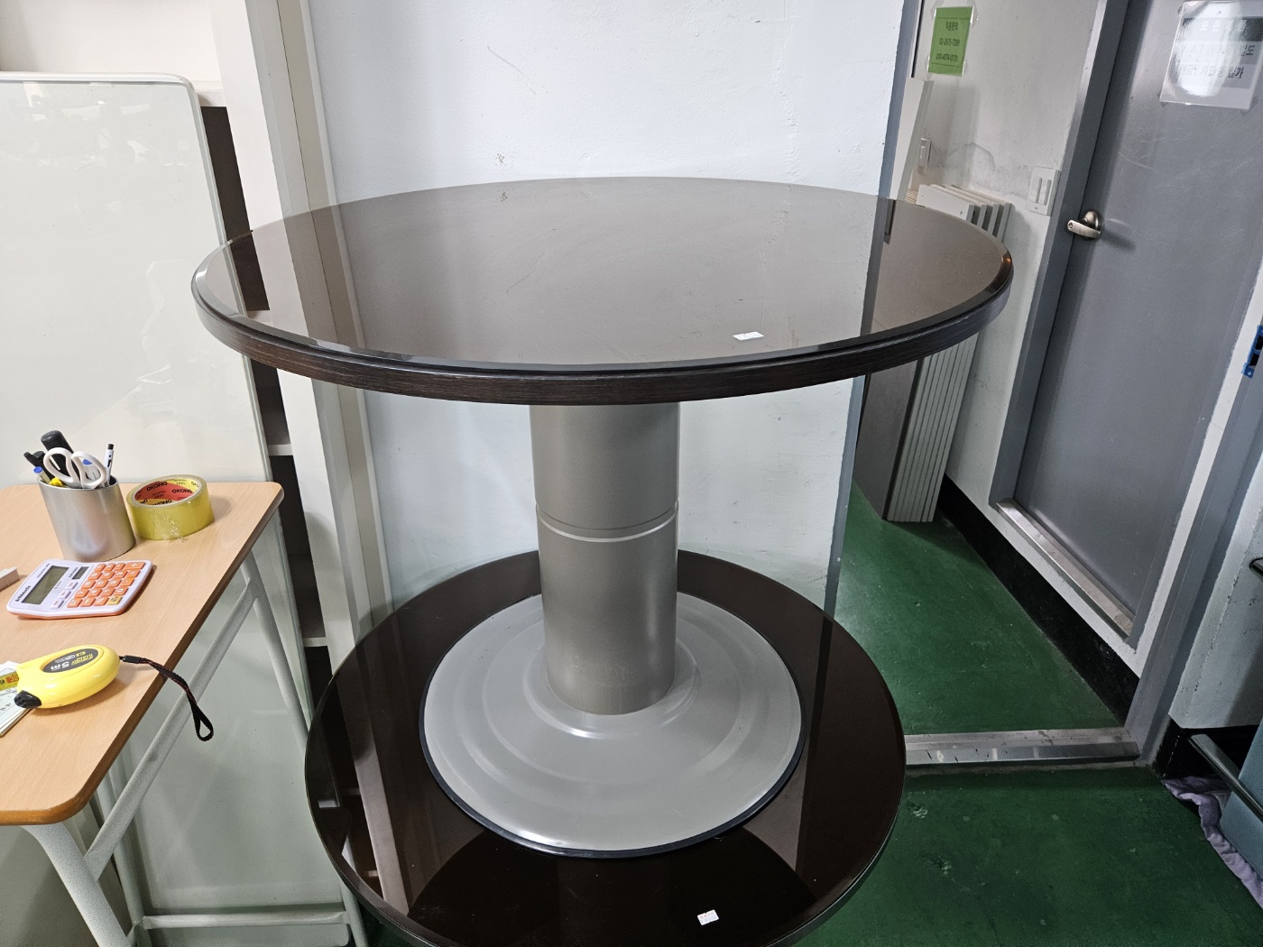 중역 원 테이블