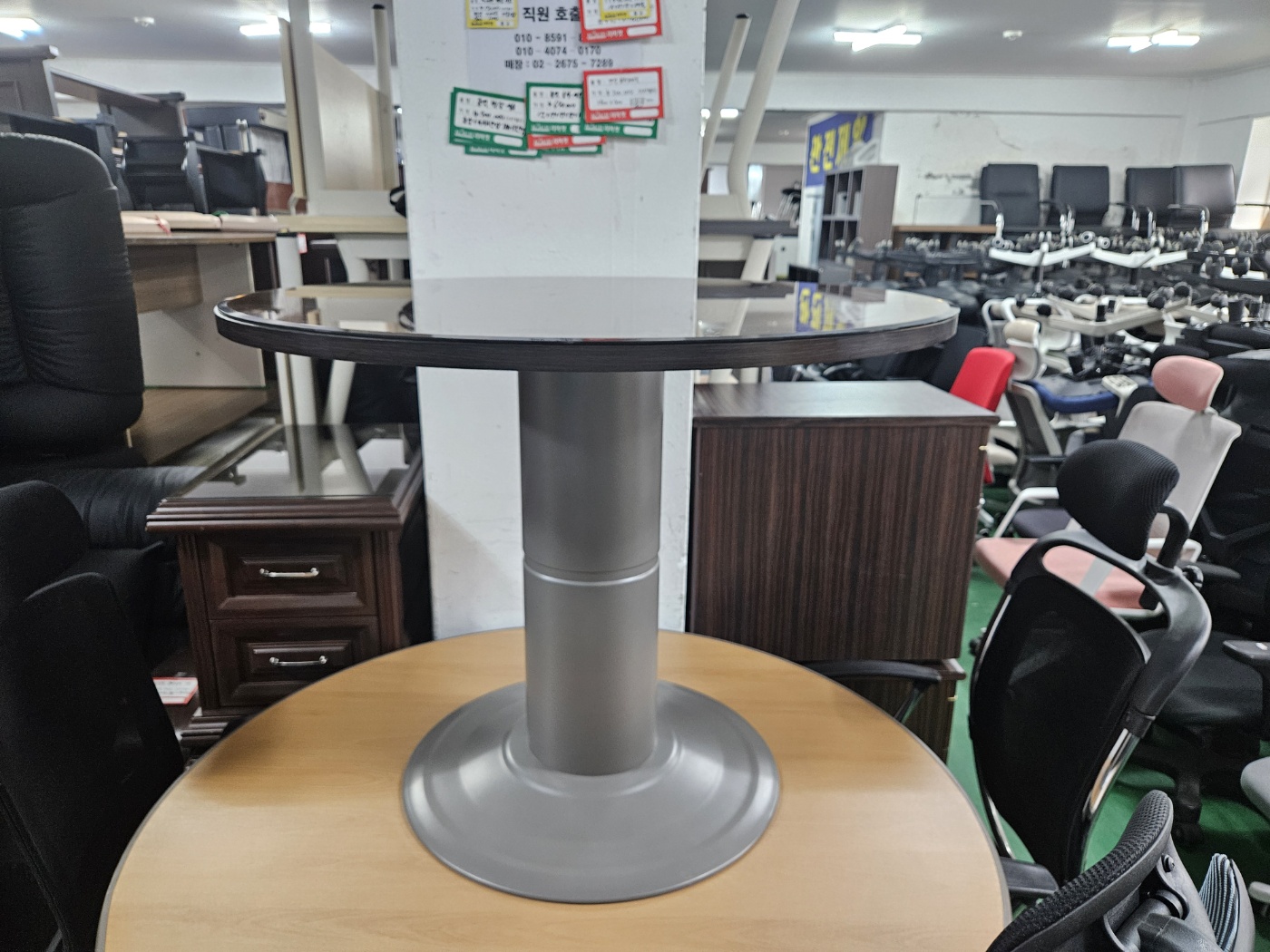 중역 원 테이블